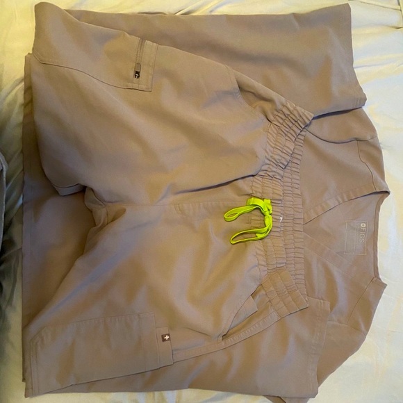 Figs scrubs - Picture 1 of 3